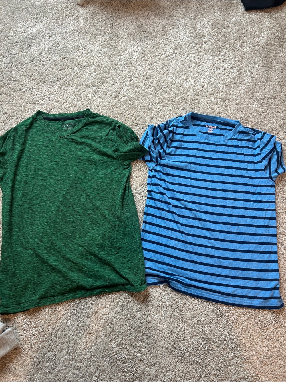 Bundle/lot 2 boys tees L